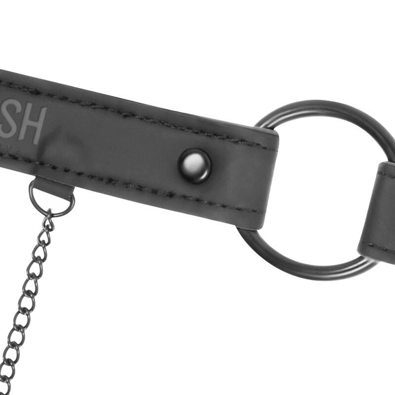 Fetish-Submissive-obojek-se-svorkami-na-bradavky-4 Fetish Submissive obojek se svorkami na bradavky