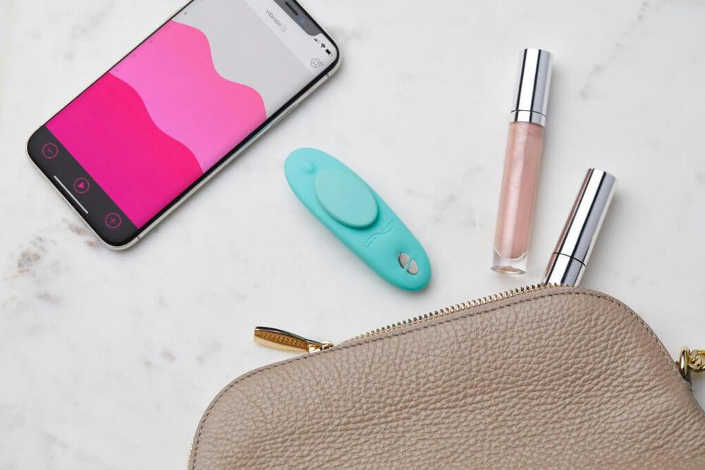 We-Vibe-Moxie-magneticky-Vibrator-do-kalhotek-Aqua-6 We-Vibe Moxie magnetický Vibrátor do kalhotek Aqua