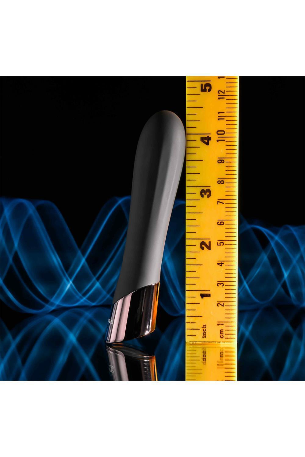 EVOLVED-Back-In-Black-vibrator-4 EVOLVED Back In Black vibrátor